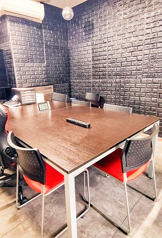 ディーキャリア大宮第二オフィスの面談室の画像