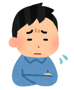 腕組みをして悩む男性