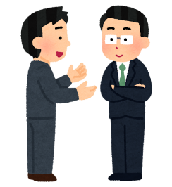 会話するスーツ姿の二人の男性