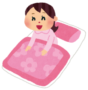笑顔で布団から起き上がる女性のイラスト